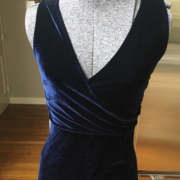 Winter formal? Lulu’s PERFECT stretch velvet dress - Picture 5 of 8